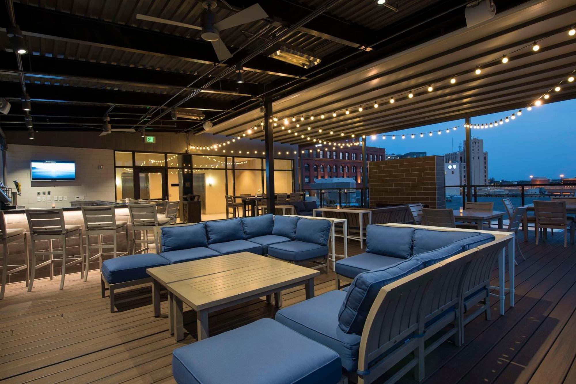 Homewood Suites By Hilton Grand Rapids Downtown Exterior photo