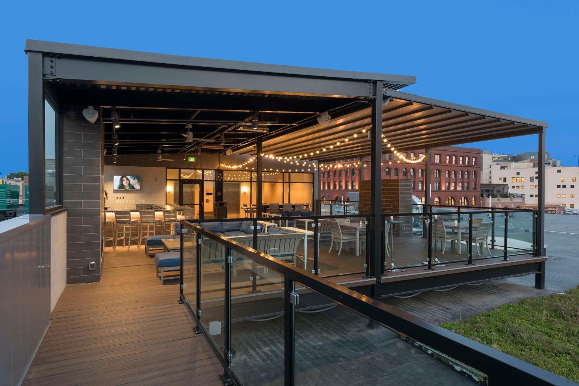 Homewood Suites By Hilton Grand Rapids Downtown Exterior photo